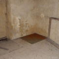 A3493 Infanteriebunker Station Bärschwil West – 602650/249890 – 2 Scharten für Ik (mobil) – Schussfeld auf 2 Barrikaden und die Brücke beim Bahnhof