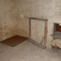 A3493 Infanteriebunker Station Bärschwil West – 602650/249890 – 2 Scharten für Ik (mobil) – Schussfeld auf 2 Barrikaden und die Brücke beim Bahnhof