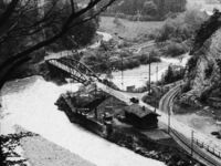 Chlus mit Brücke von 1912 und Eisenbahn noch durch die Chlus geführt und Bhf Valzeina. © Emmy Casutt